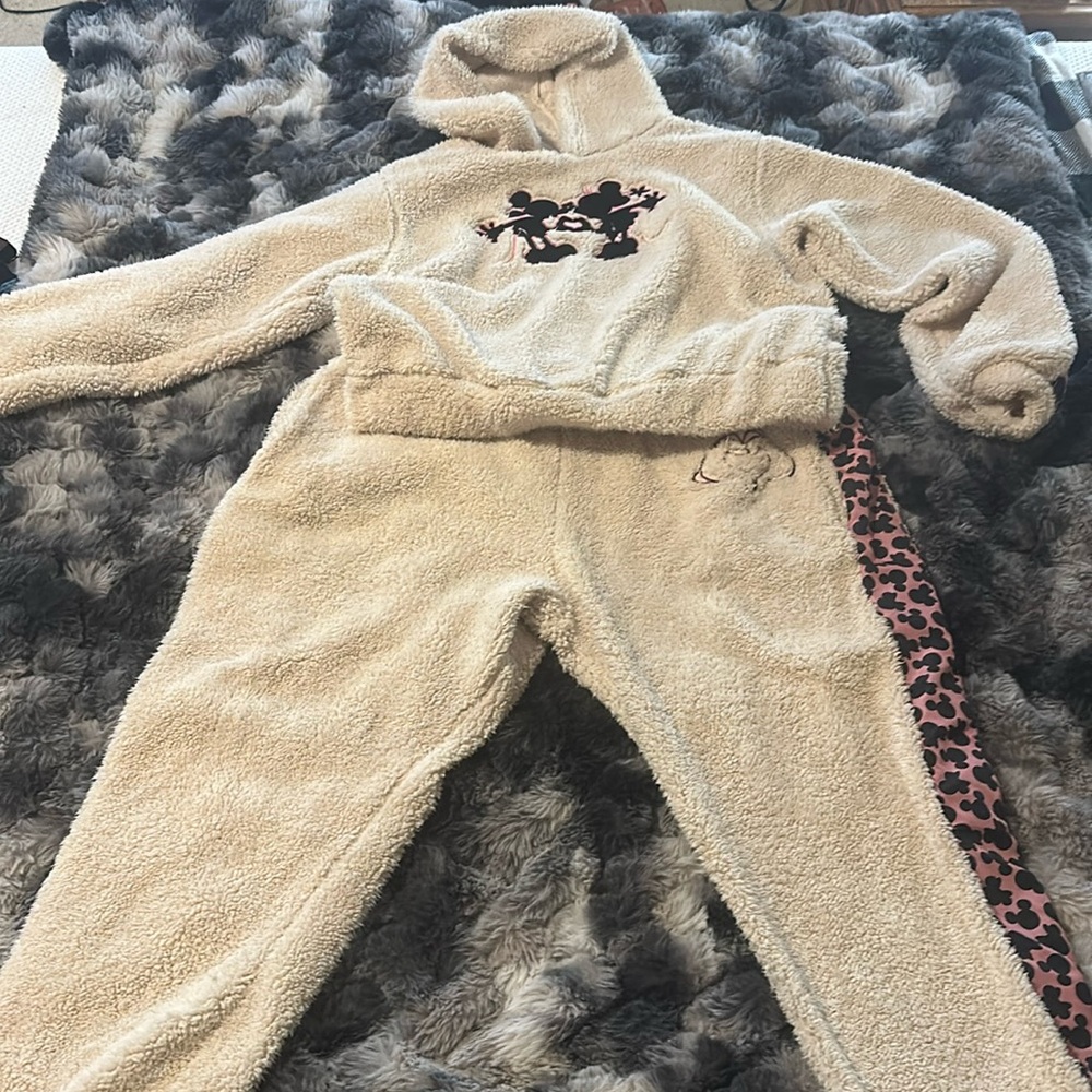 Mickey and Minnie mouse sweatsuit